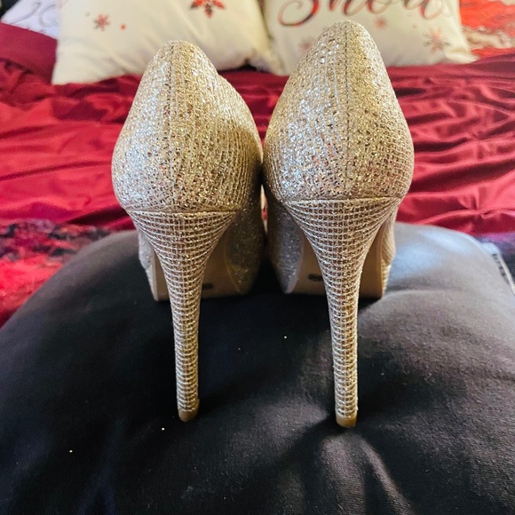 Chinese Laundry Gold Sparkle High Heels - Picture 3 of 4
